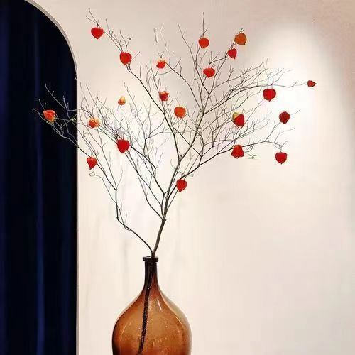 6Zaveďte do bytové dekorace přírodní prvky, jako jsou větve, sušené květiny, podzimní listí atd. Uspořádejte je do váz či květináčů nebo použijte th (3)